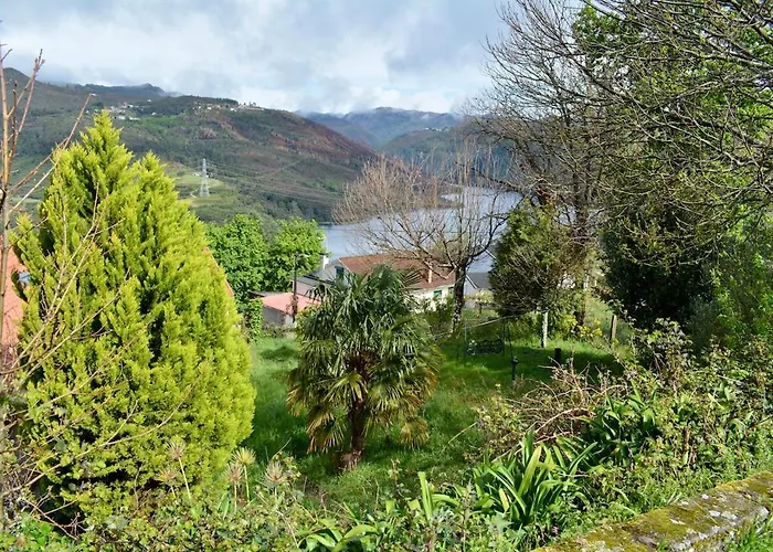 Дом отдыха Assento Geres - Grand Eco-retreat - Jacuzzi Views